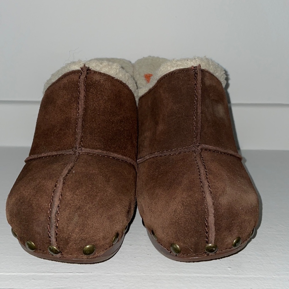 Brown fake fur lined heels